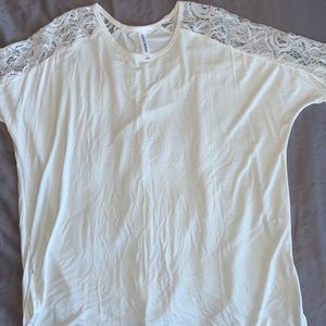 *BNWOT* Zenana Sz Large Ivory Lace Top